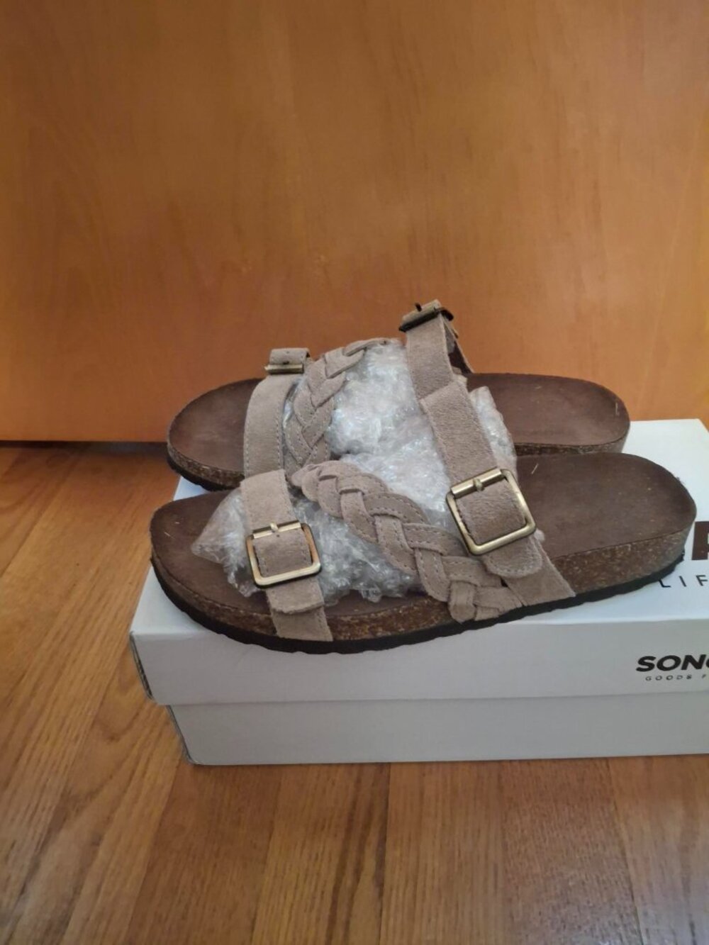 Women's 6.5 Sonoma Goods for Life Suede Waterscape Sandals in Taupe